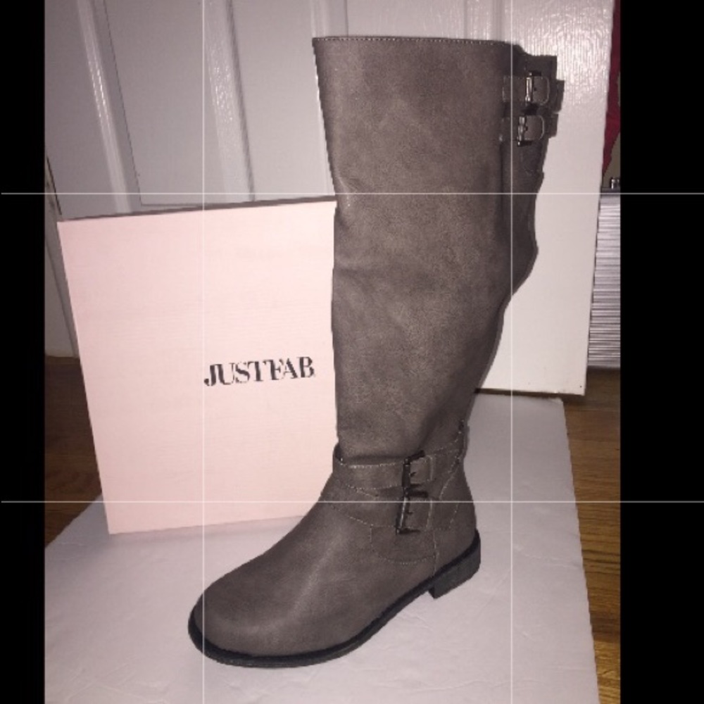 NEW Flat Boot Size  7 Wide Width